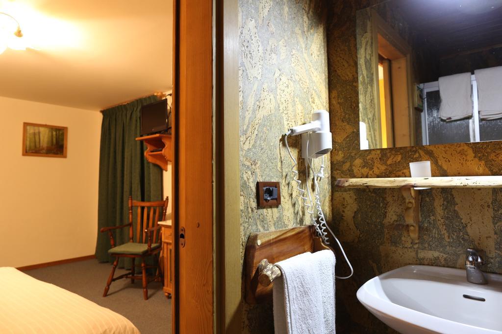 Albergo Centrale Forni di Sopra Exterior foto