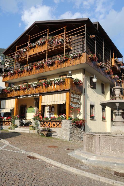 Albergo Centrale Forni di Sopra Exterior foto